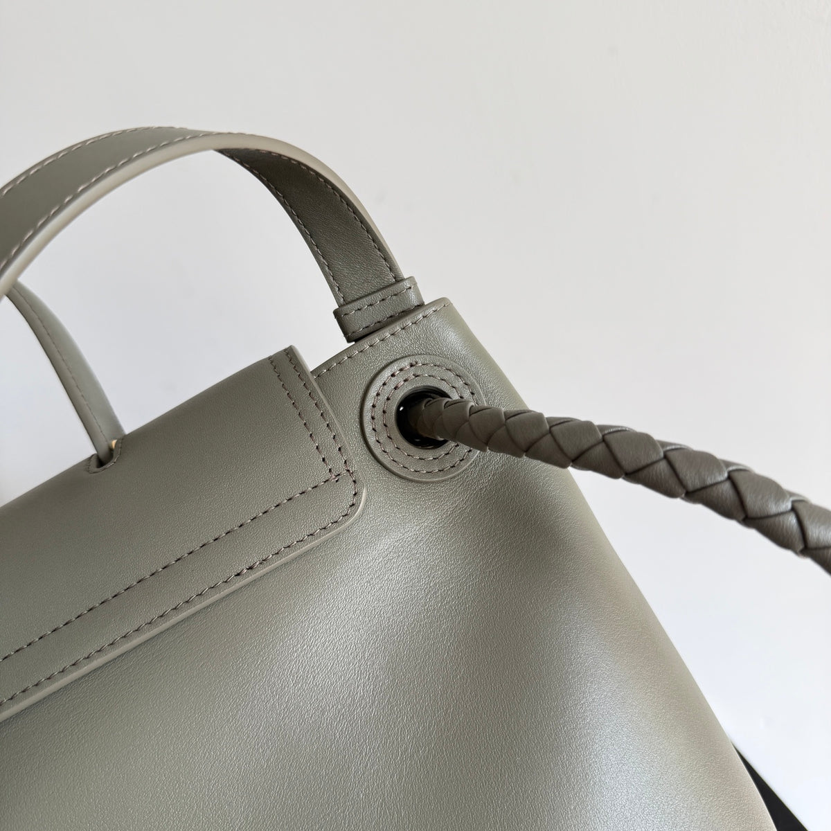 Bottega Veneta 817231 Black Designer Handbag - detail image 8