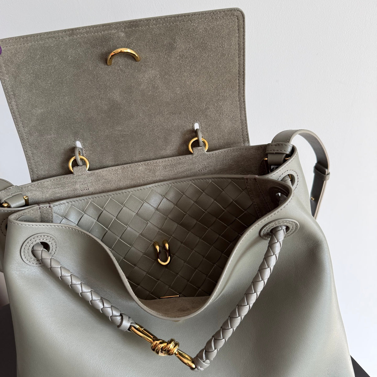 Bottega Veneta Black Designer Handbag Edition 157 - detail image 2