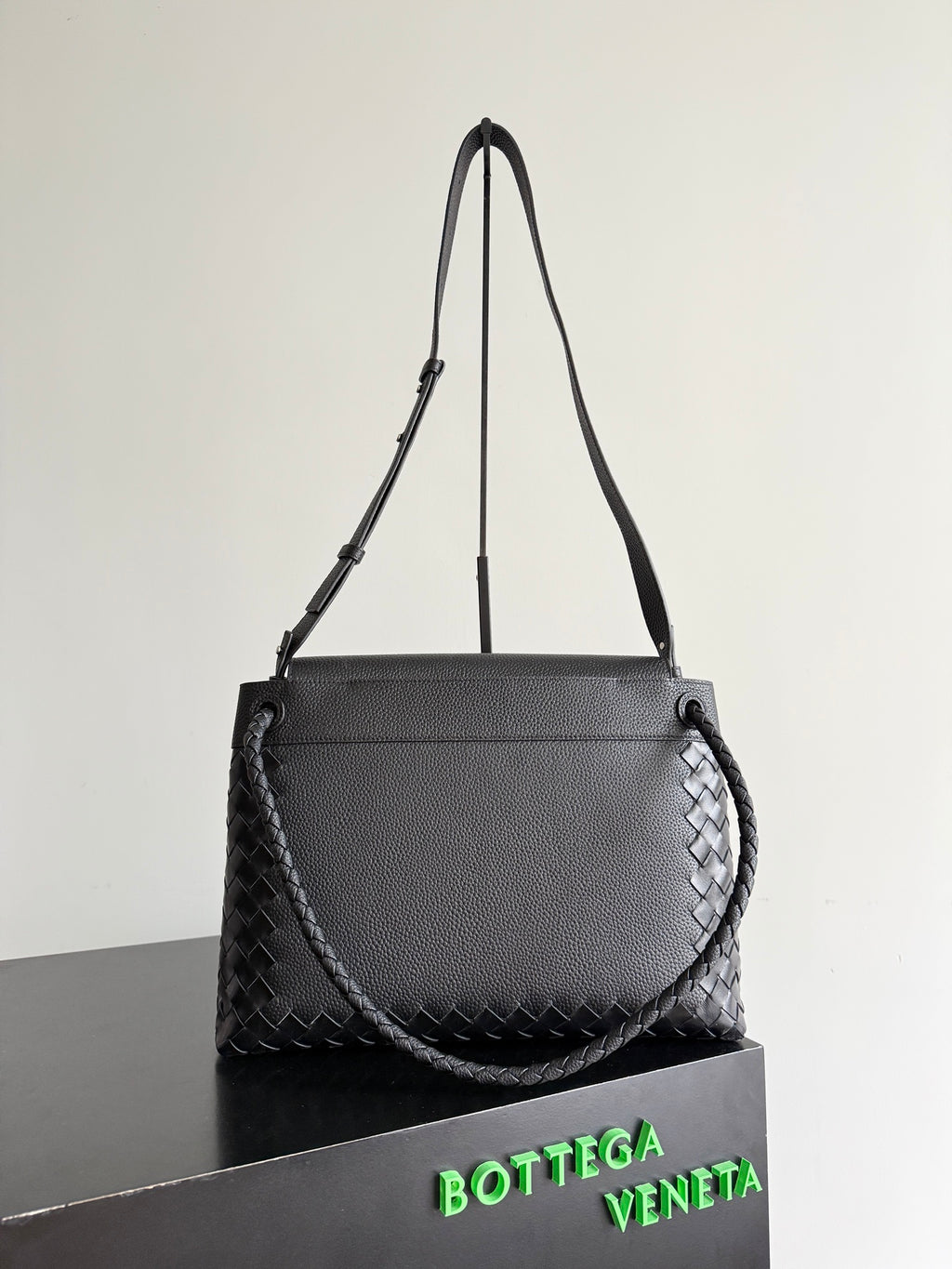 Bottega Veneta 807715 Black & Silver Designer Handbag - detail image 2