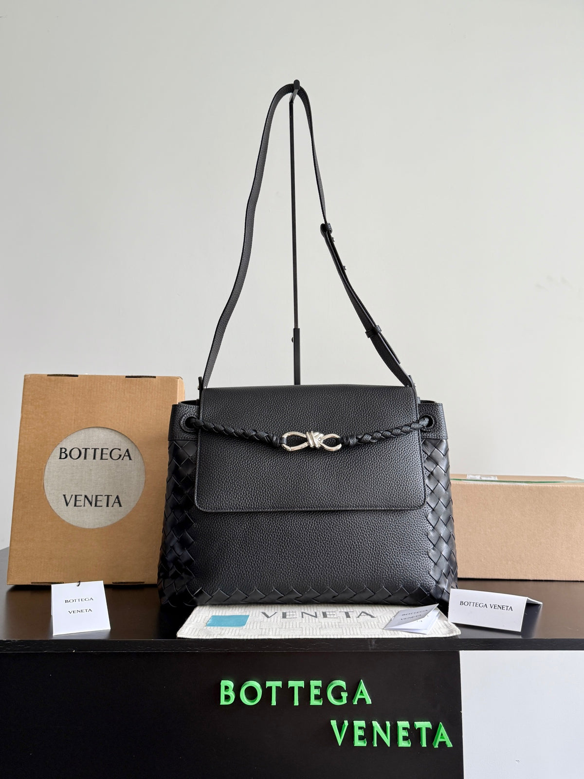 Bottega Veneta Black Designer Handbag Edition 78