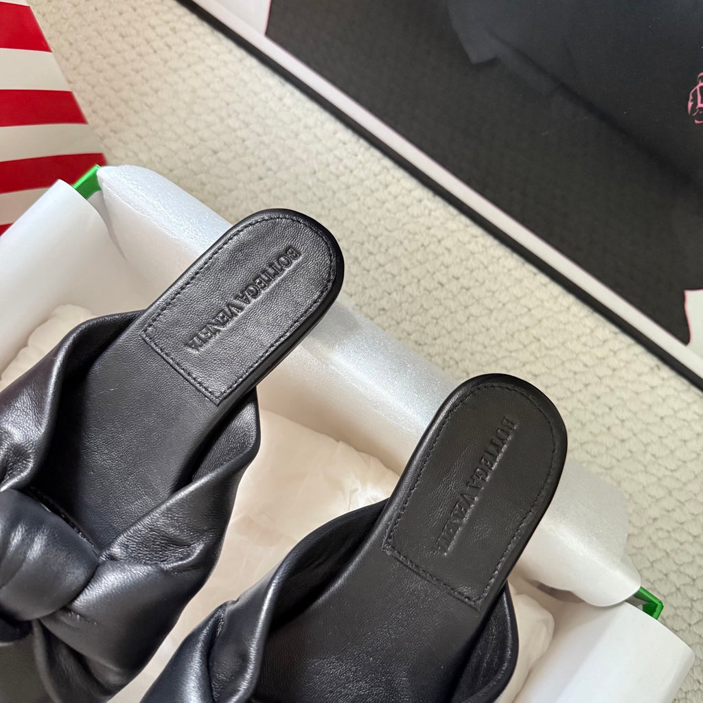 Bottega Veneta Black Slides EU 35-42 Edition 4 - detail image 4