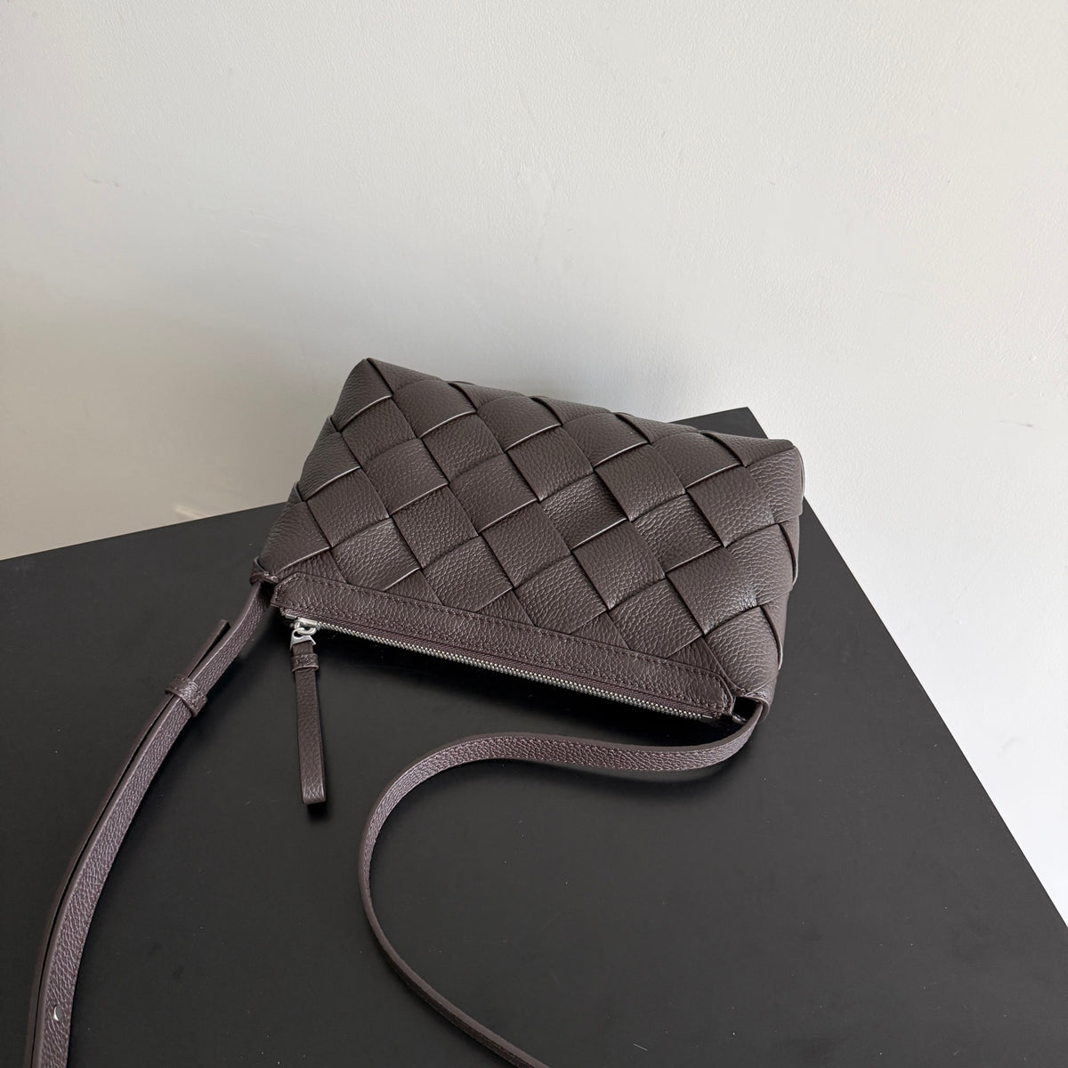 Bottega Veneta 837112 Black Designer Handbag - detail image 5