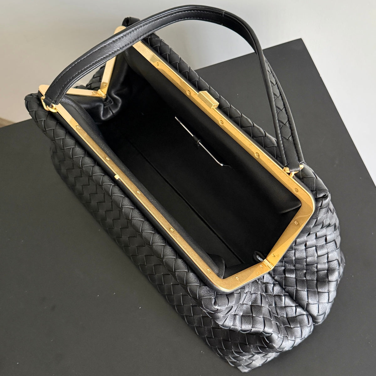 Bottega Veneta 868128 Black Designer Handbag - detail image 7