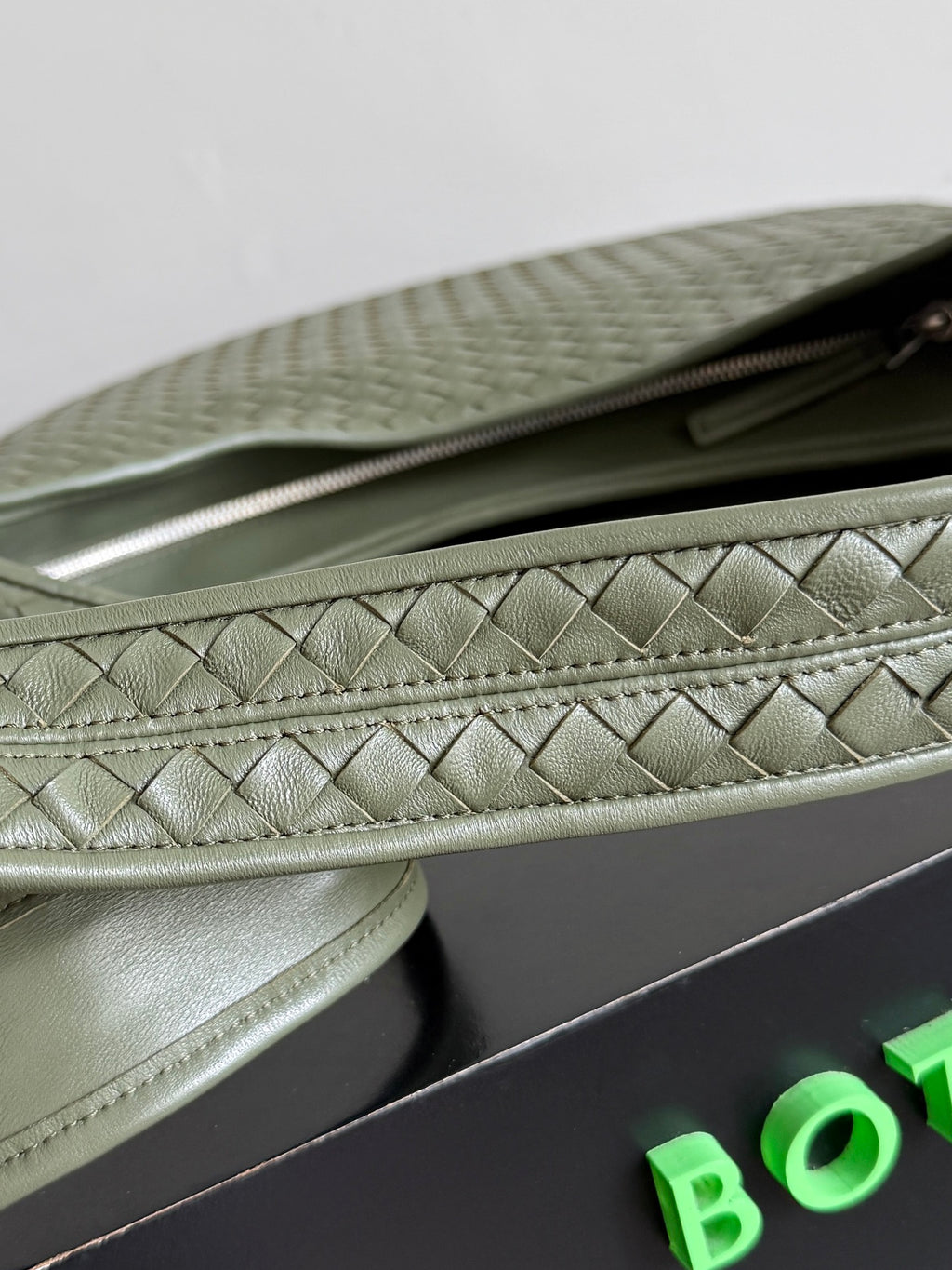 Bottega Veneta 826877 Black Designer Handbag - detail image 5