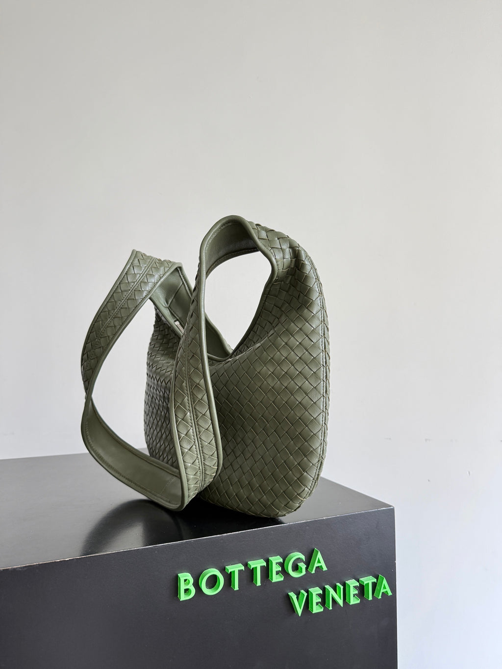 Bottega Veneta 826877 Black Designer Handbag - detail image 2