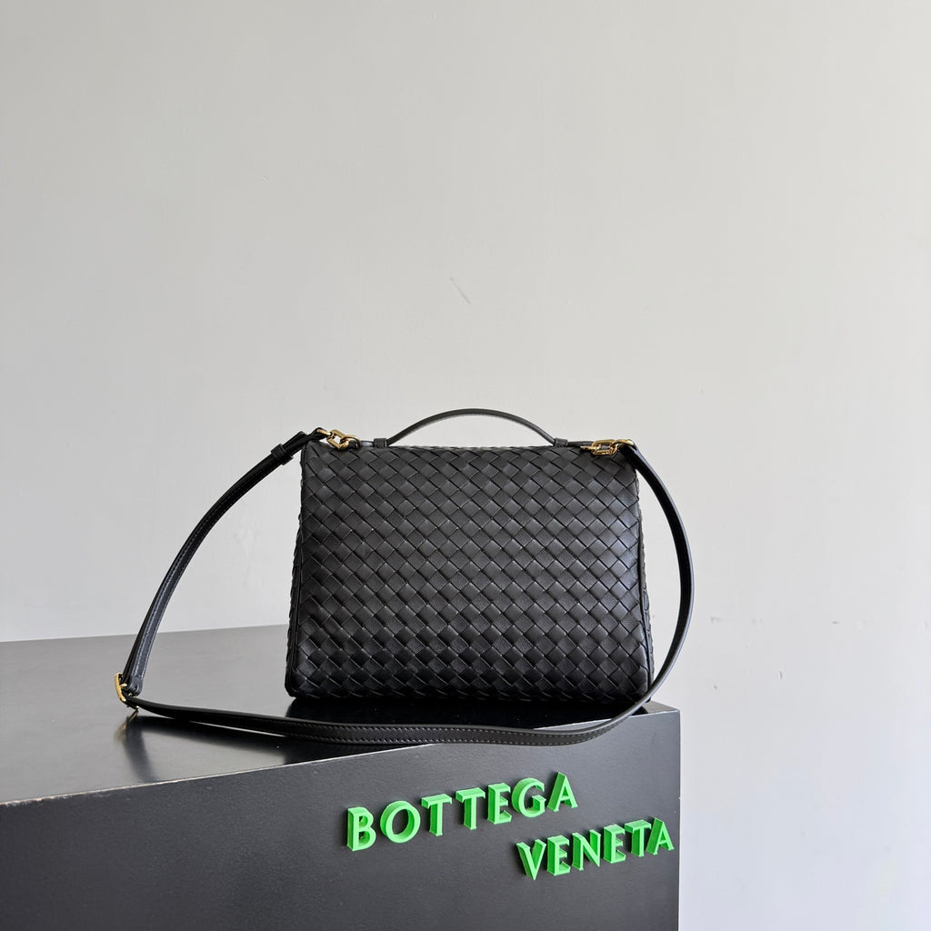 Bottega Veneta 843819 Black Designer Handbag Edition 2 - detail image 2