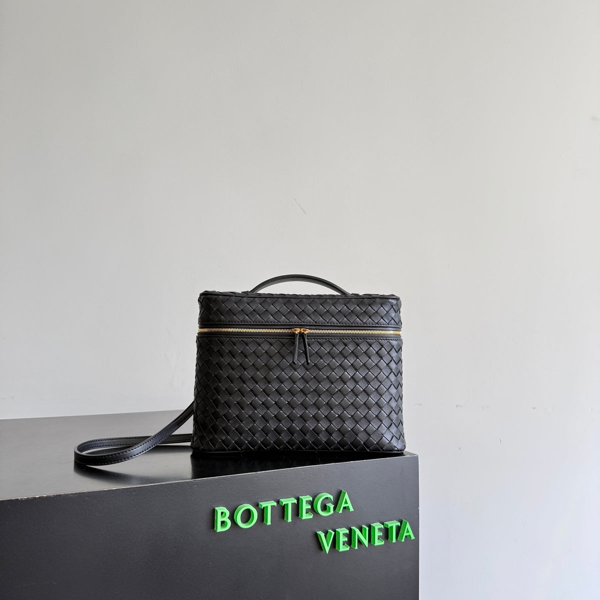 Bottega Veneta 843819 Black Designer Handbag Edition 2