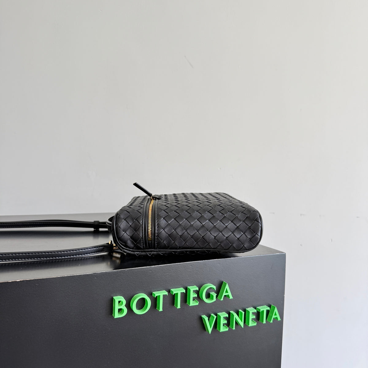 Bottega Veneta 843819 Black Designer Handbag Edition 2 - detail image 3