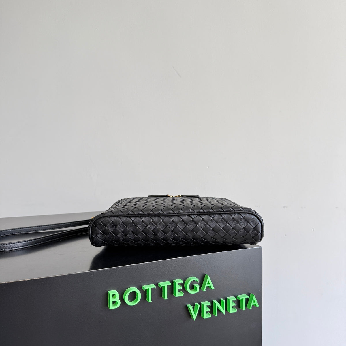 Bottega Veneta 843819 Black Designer Handbag Edition 2 - detail image 4