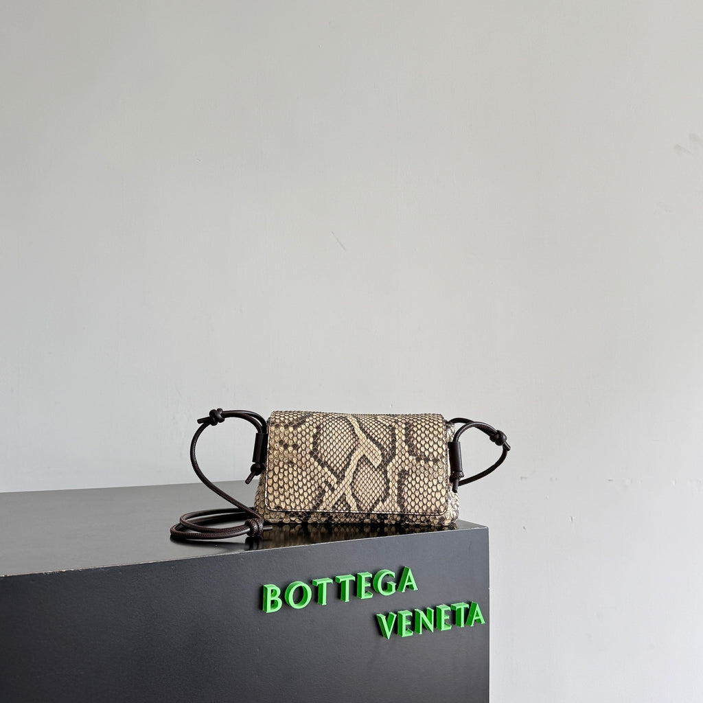 Bottega Veneta 843893 Black Clutch Bag Edition 2