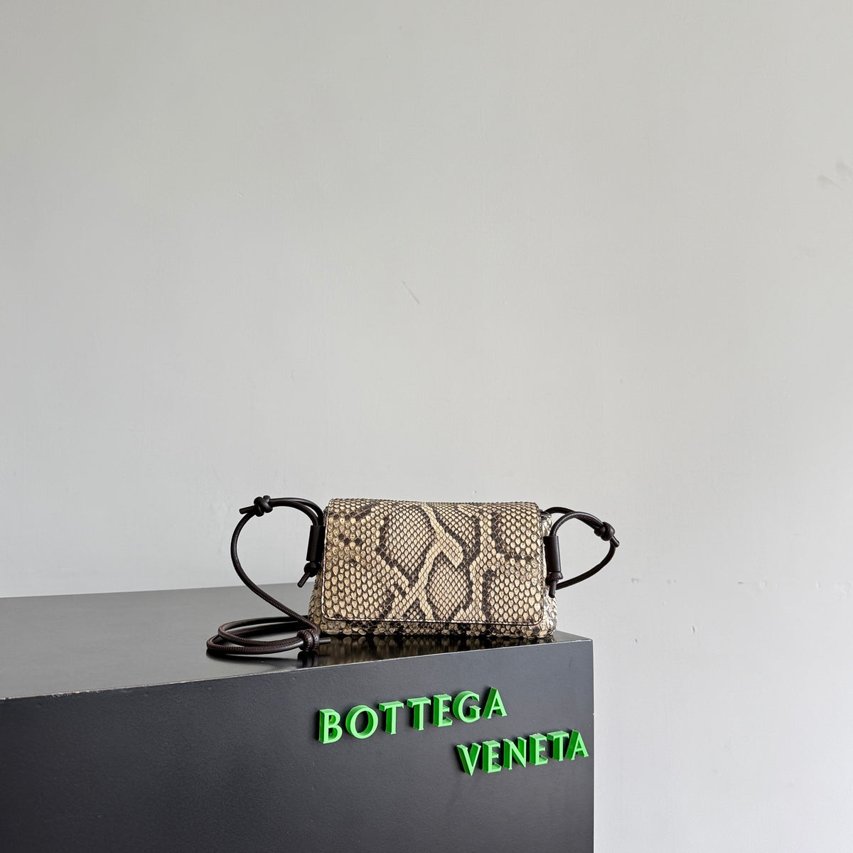 Bottega Veneta 843893 Black Clutch Bag Edition 2