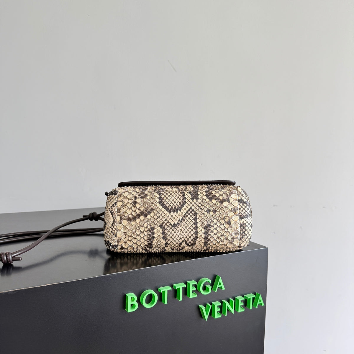Bottega Veneta 843893 Black Clutch Bag Edition 2 - detail image 4