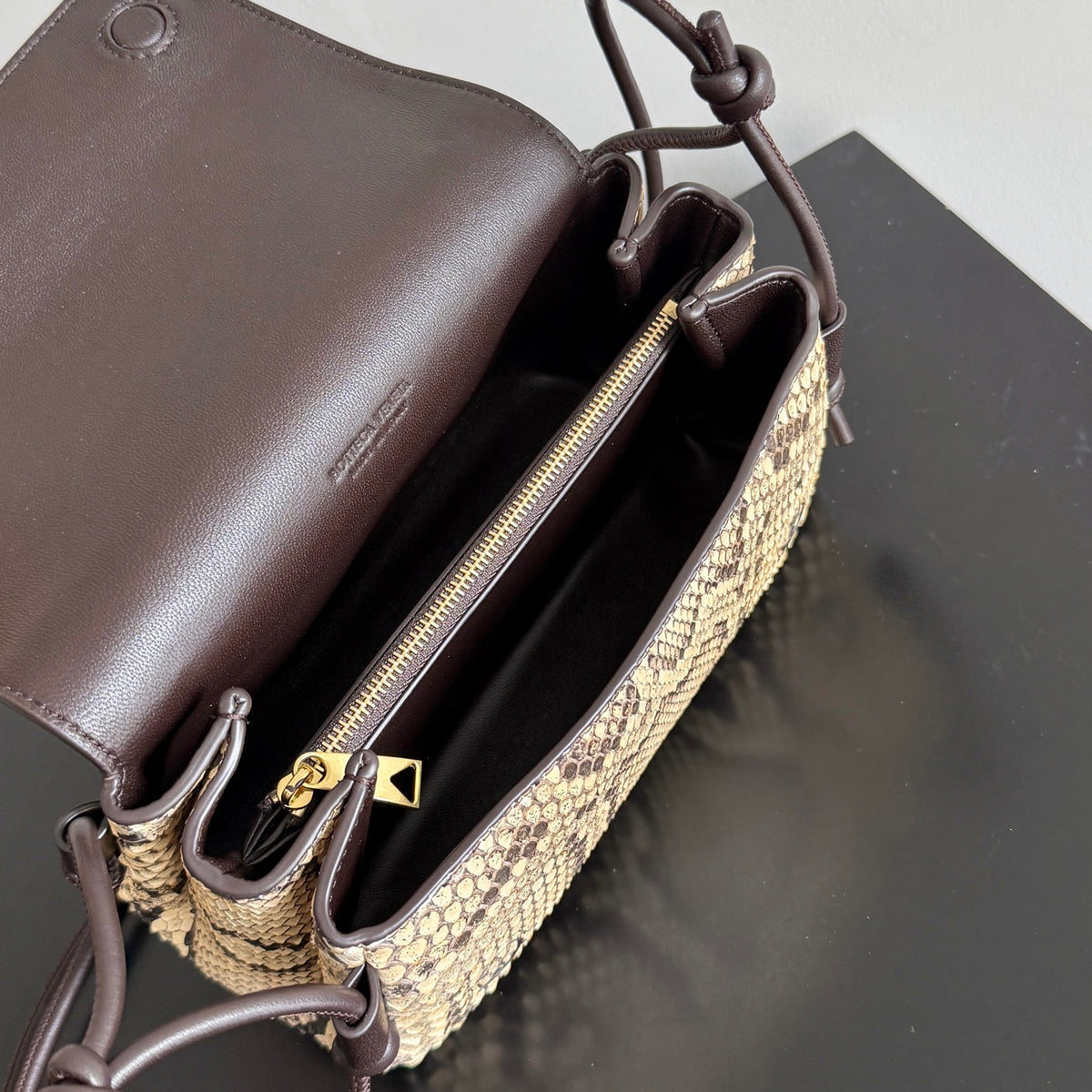 Bottega Veneta 843893 Black Clutch Bag Edition 2 - detail image 6