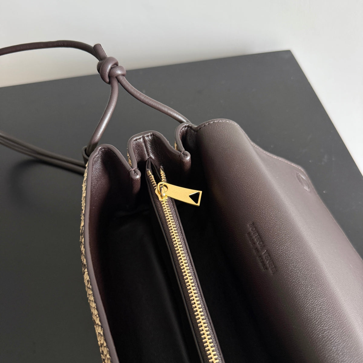 Bottega Veneta 843893 Black Clutch Bag Edition 2 - detail image 8
