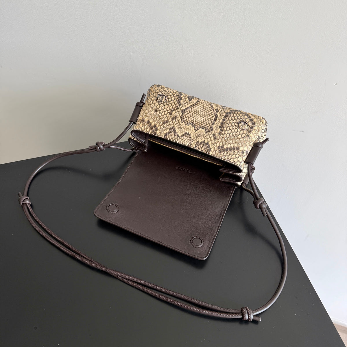 Bottega Veneta 843893 Black Clutch Bag Edition 2 - detail image 5