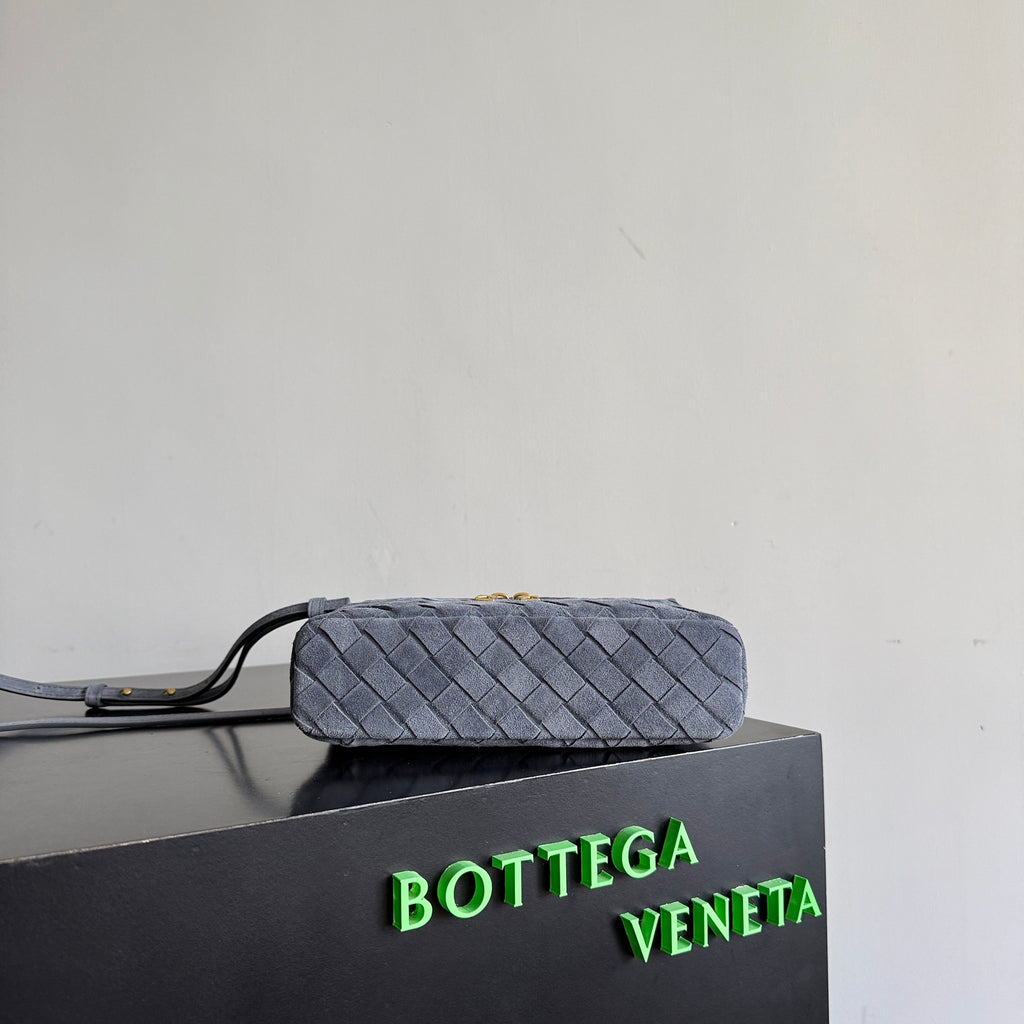 Bottega Veneta 789109 Black Designer Handbag - detail image 3