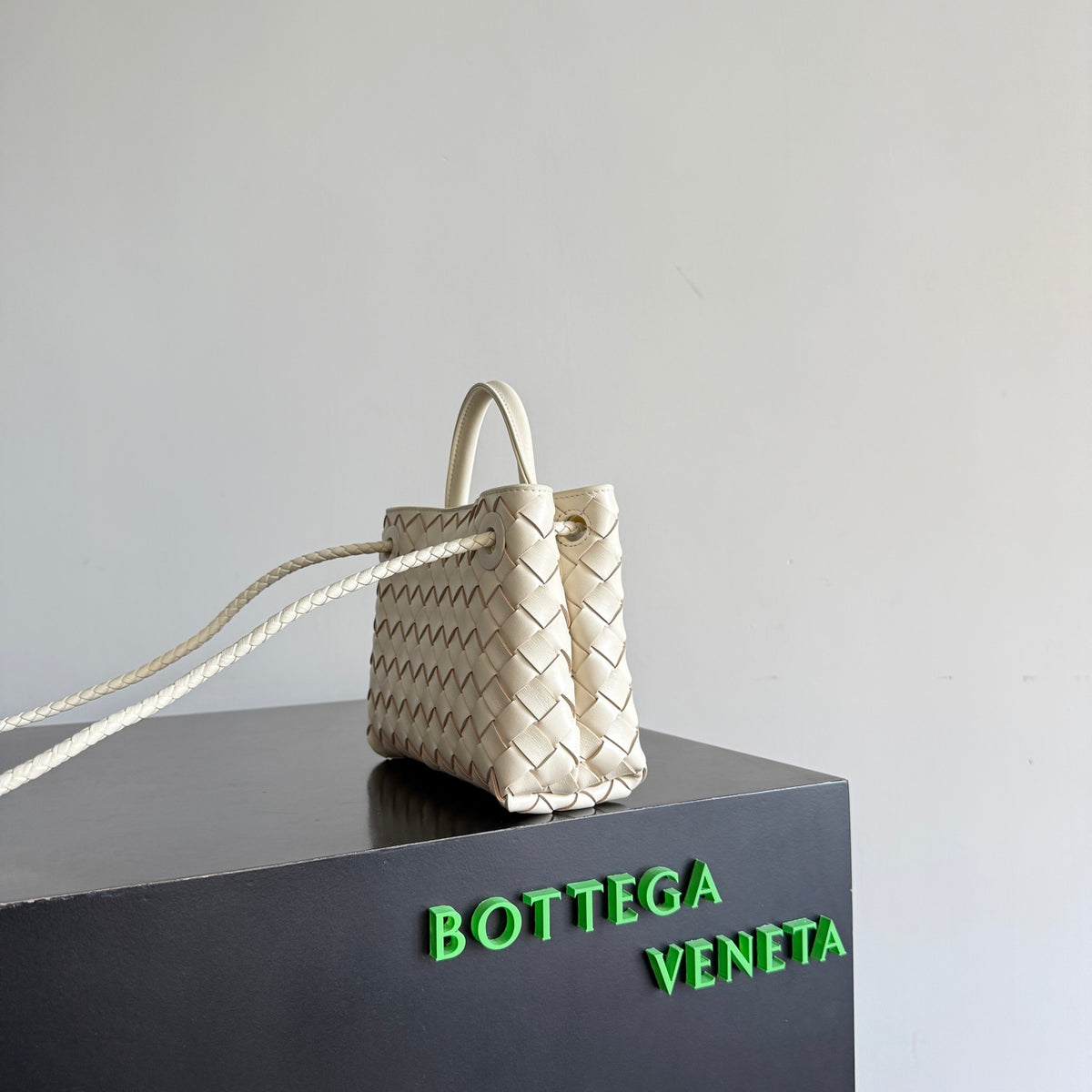 Bottega Veneta 874957 Silver Card Holder Edition 2 - detail image 2