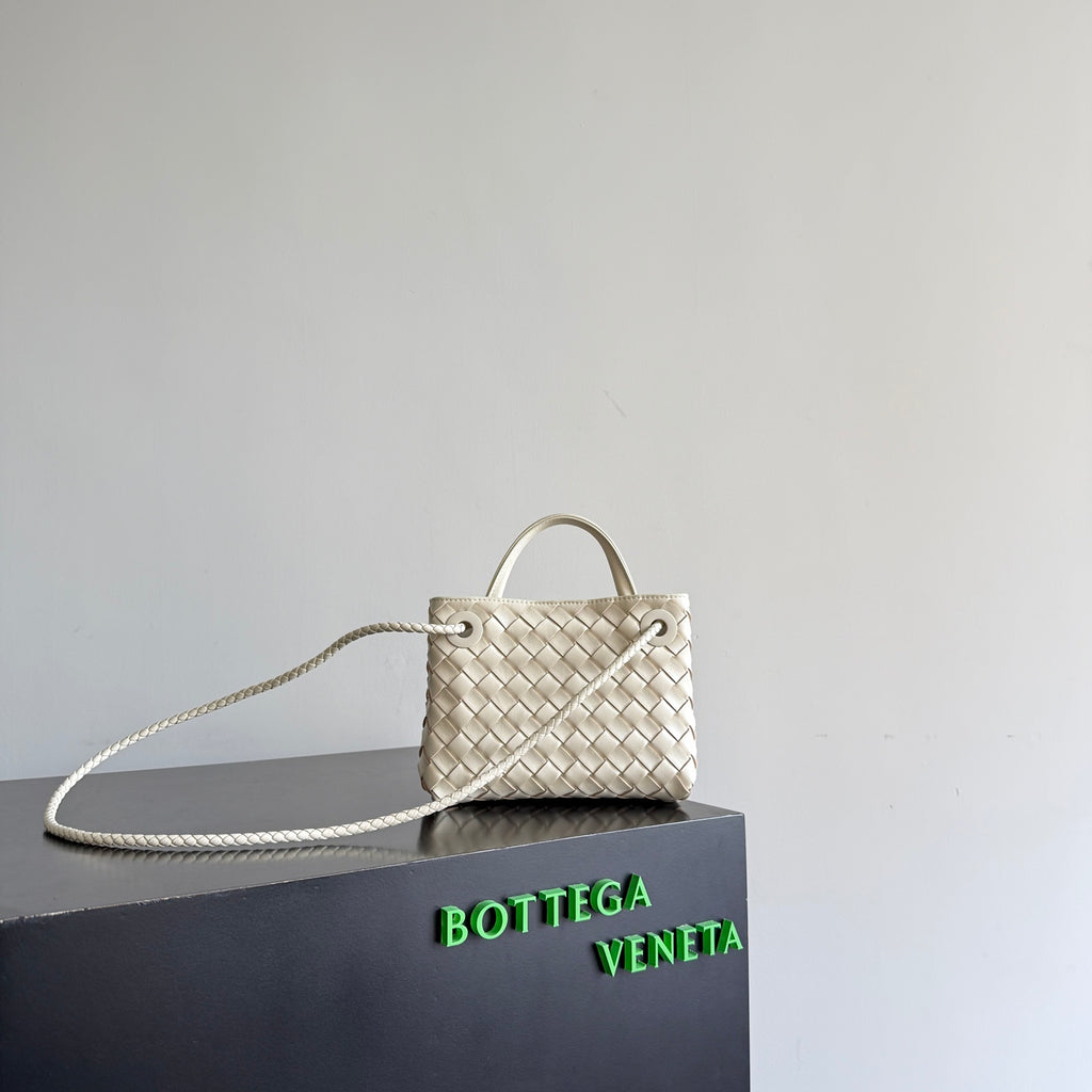 Bottega Veneta 874957 Silver Card Holder Edition 2 - detail image 3