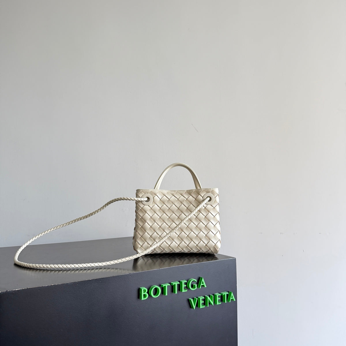 Bottega Veneta 874957 Silver Card Holder Edition 2 - detail image 3