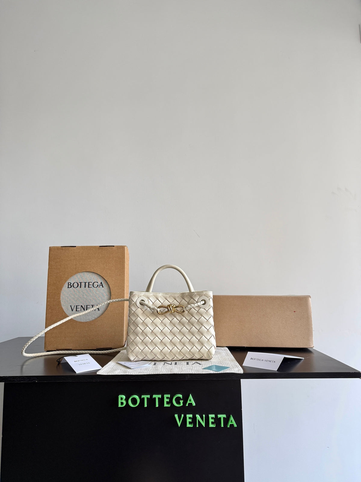 Bottega Veneta Black Designer Wallet Edition 7