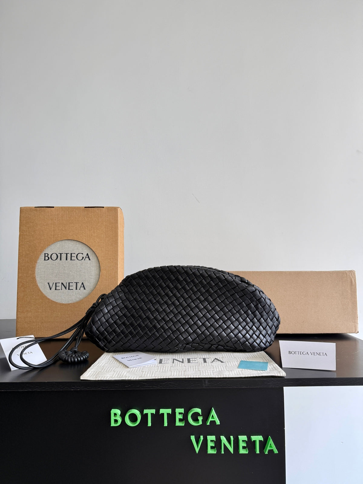 Bottega Veneta Black Designer Handbag Edition 30