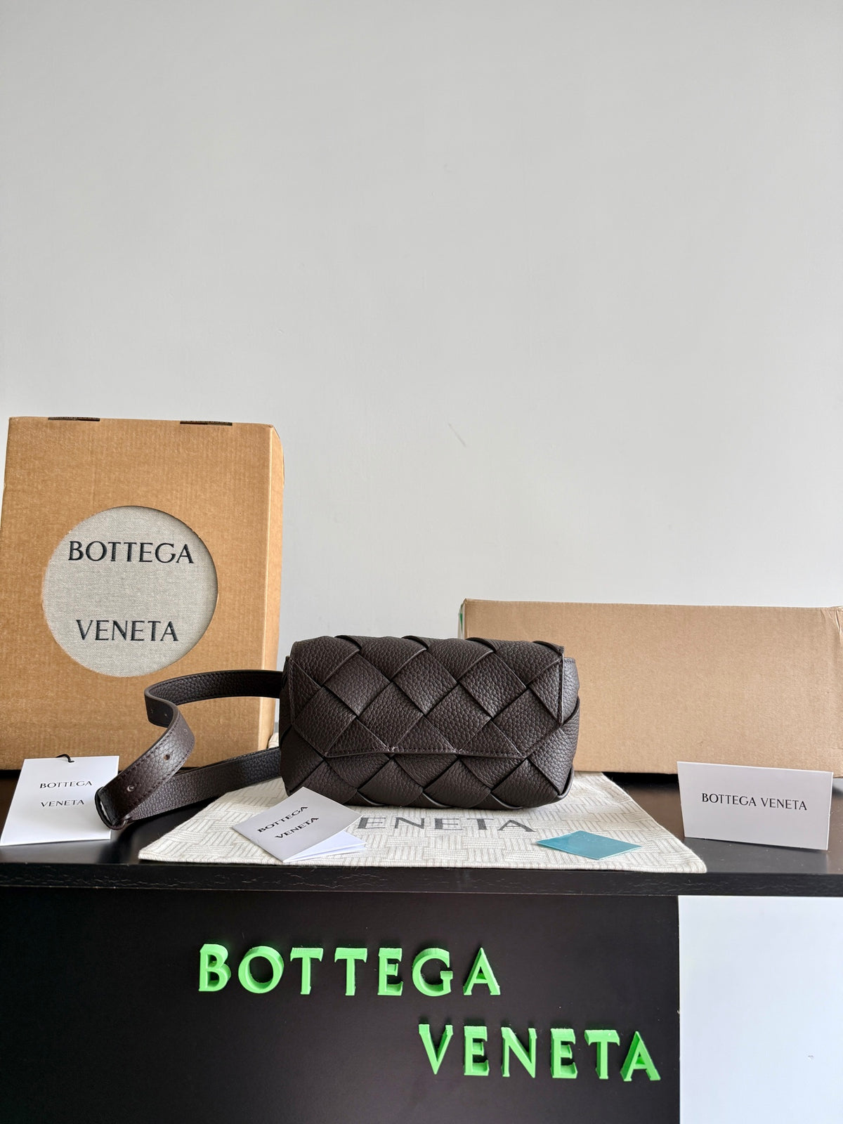 Bottega Veneta Black Designer Handbag Edition 28