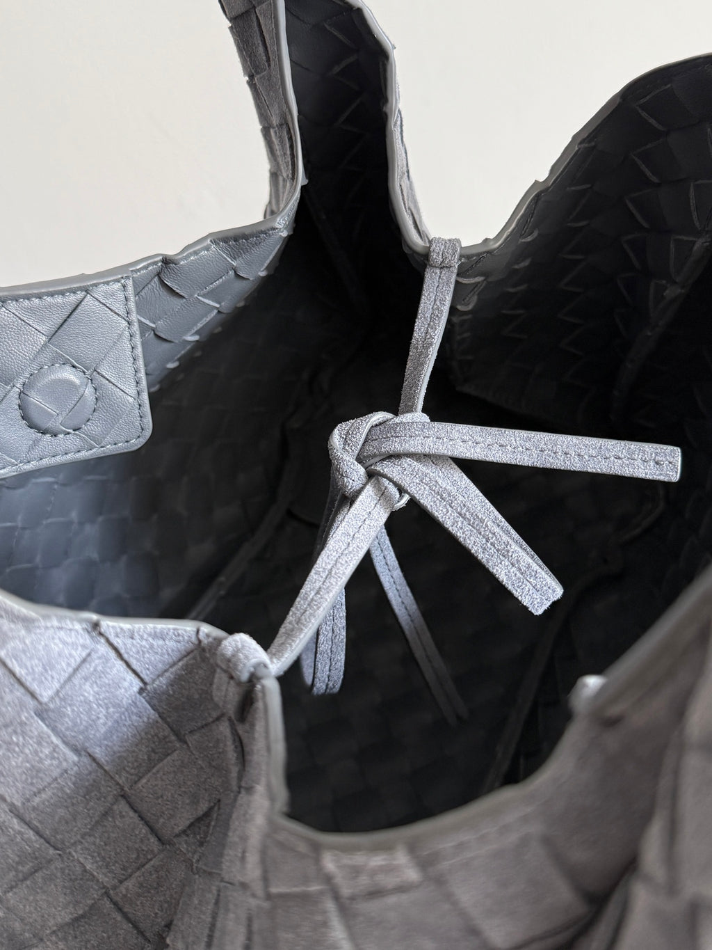 Bottega Veneta 844249 Black Designer Handbag - detail image 4