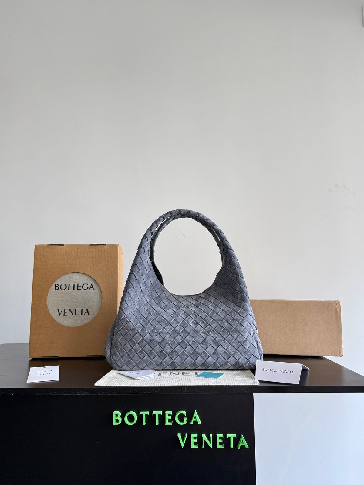 Bottega Veneta Black Designer Handbag Edition 67