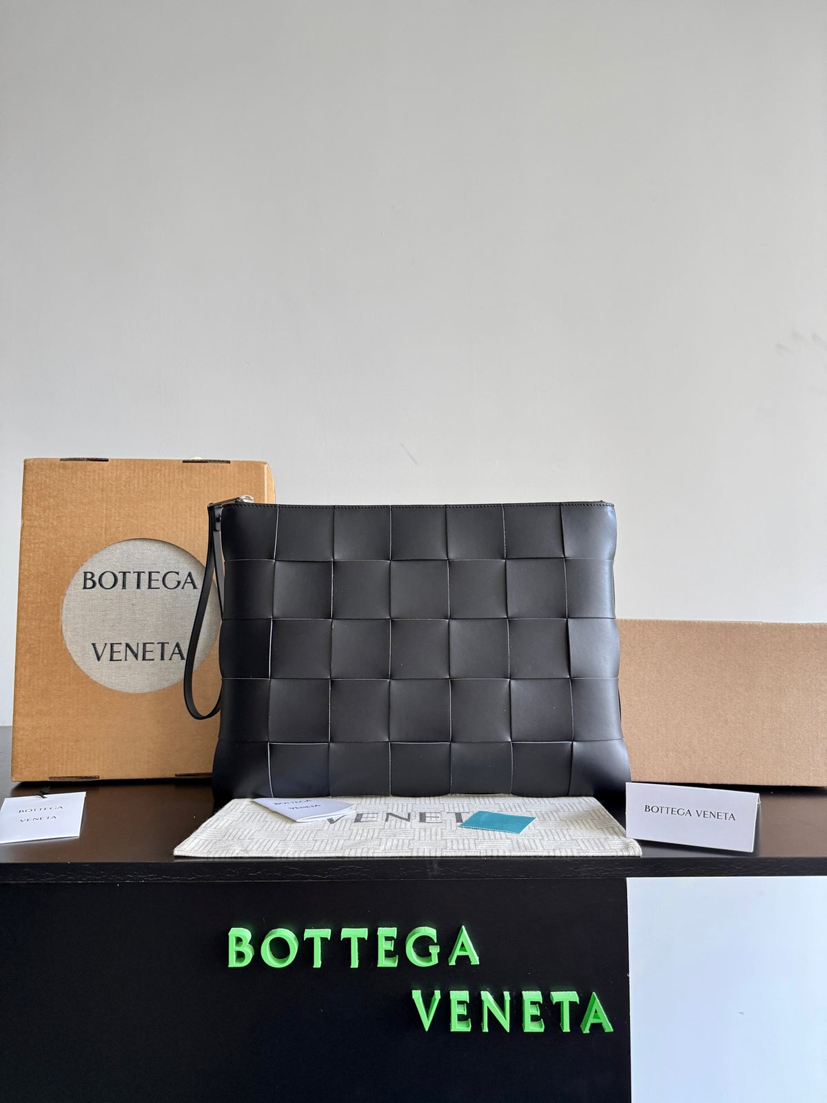 Bottega Veneta Black Designer Handbag Edition 73