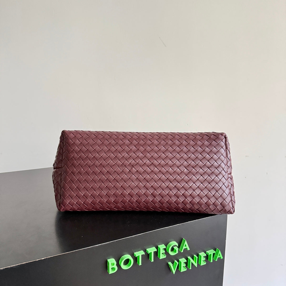 Bottega Veneta 868128 Black & Red Designer Handbag - detail image 3
