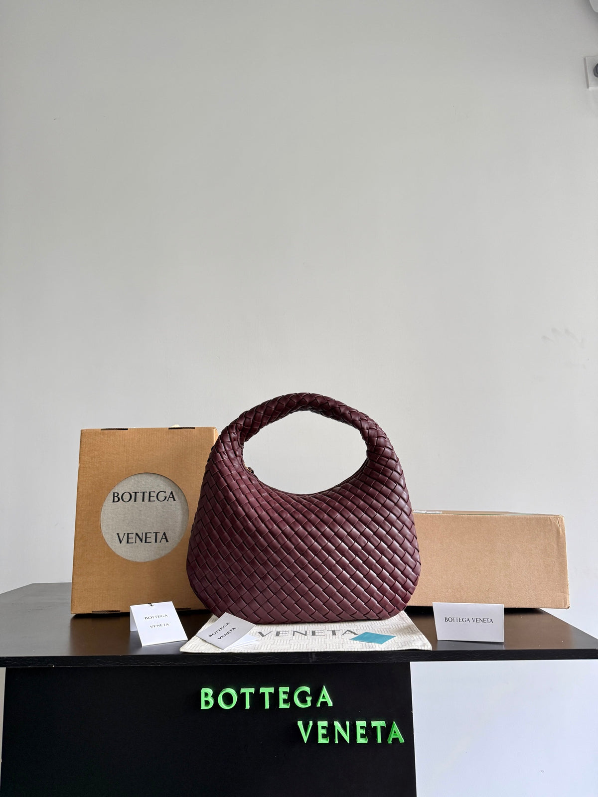 Bottega Veneta Black Designer Handbag Edition 52