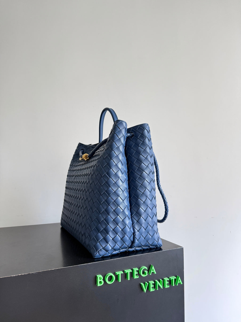 Bottega Veneta 743575 Blue Designer Handbag - detail image 2