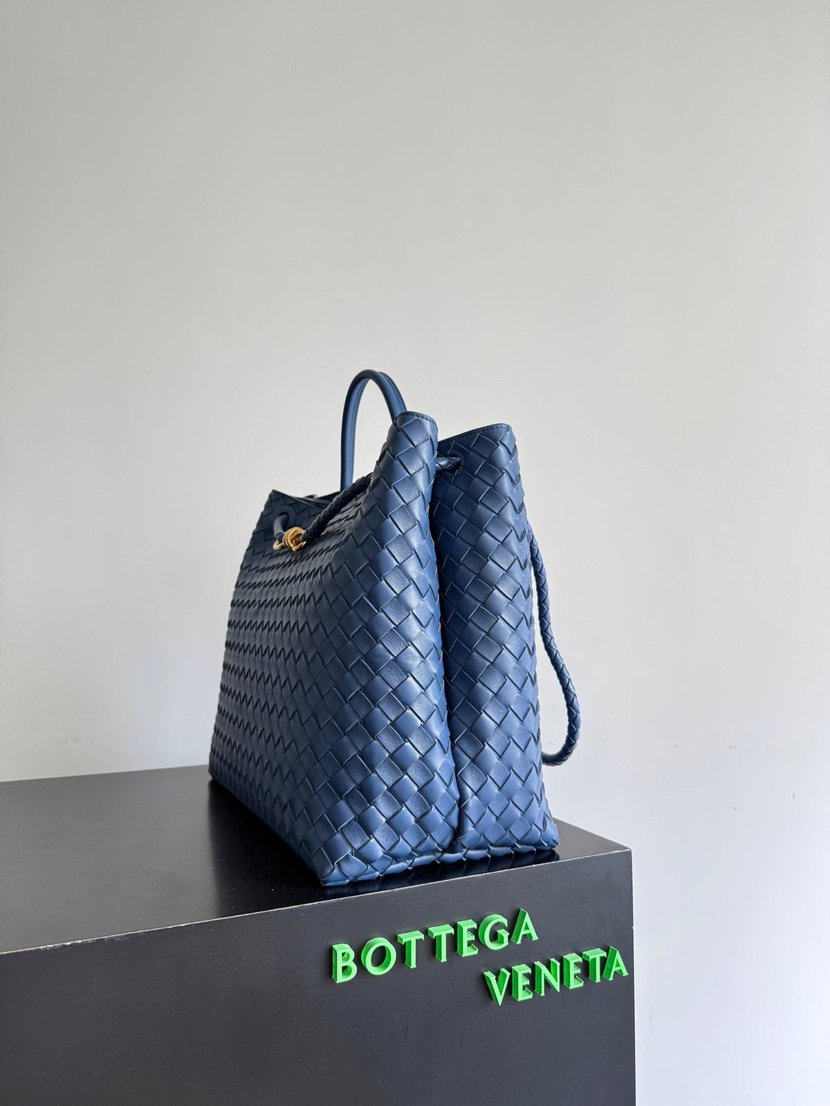 Bottega Veneta 743575 Blue Designer Handbag - detail image 2