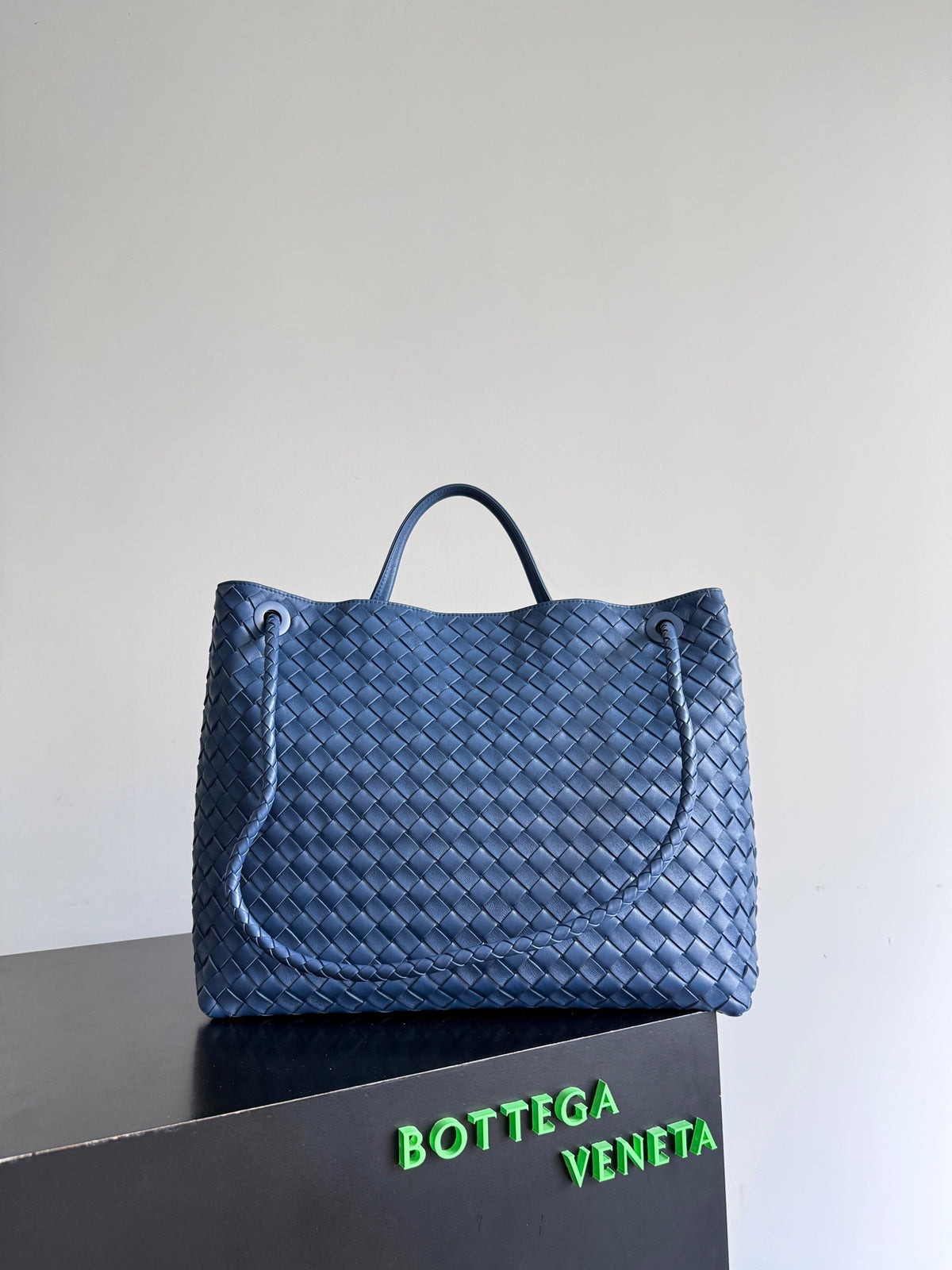 Bottega Veneta 743575 Blue Designer Handbag - detail image 3