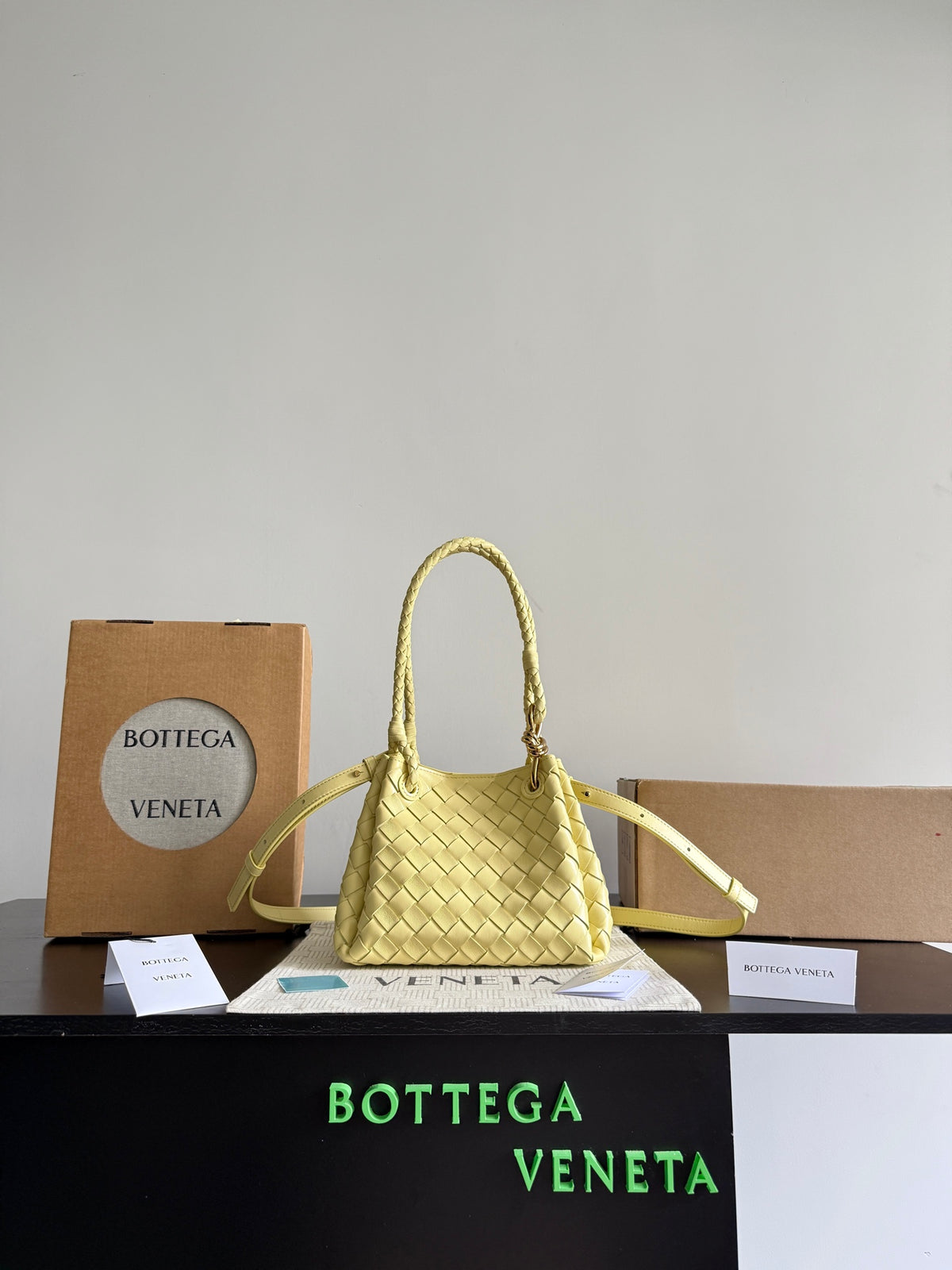 Bottega Veneta Black Designer Handbag Edition 139