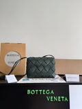 Bottega Veneta Black Designer Handbag Edition 122