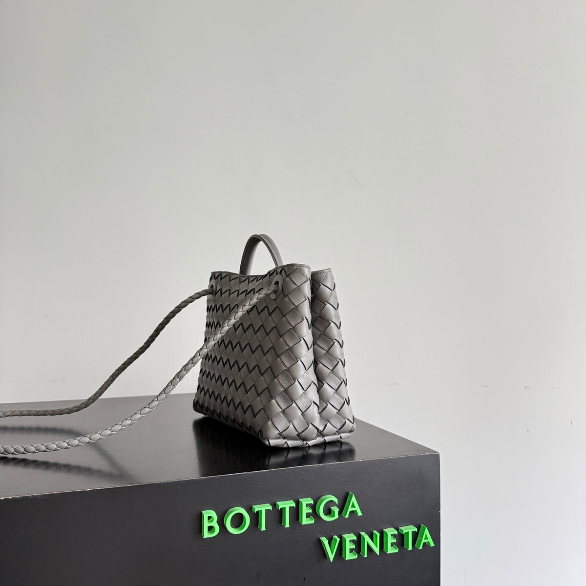 Bottega Veneta 743568 Black Designer Handbag - detail image 3