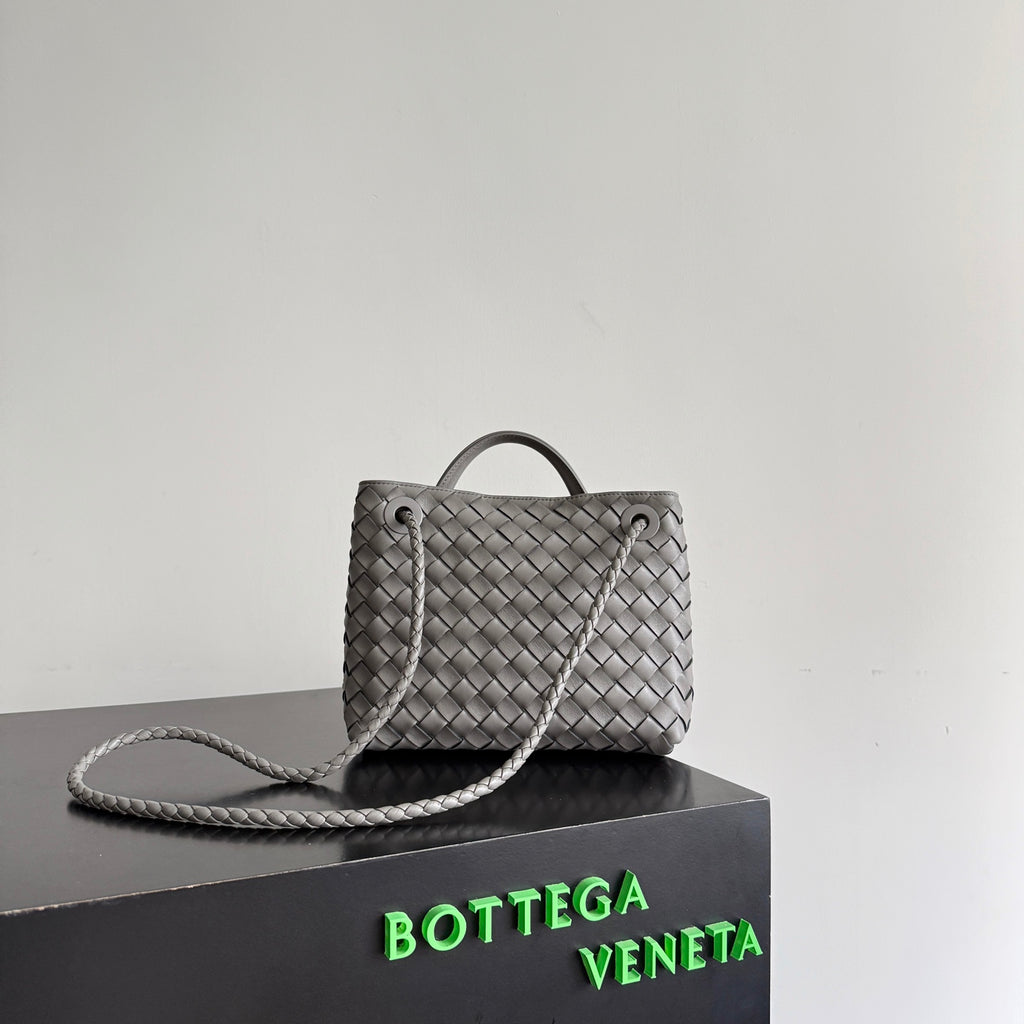 Bottega Veneta 743568 Black Designer Handbag - detail image 4