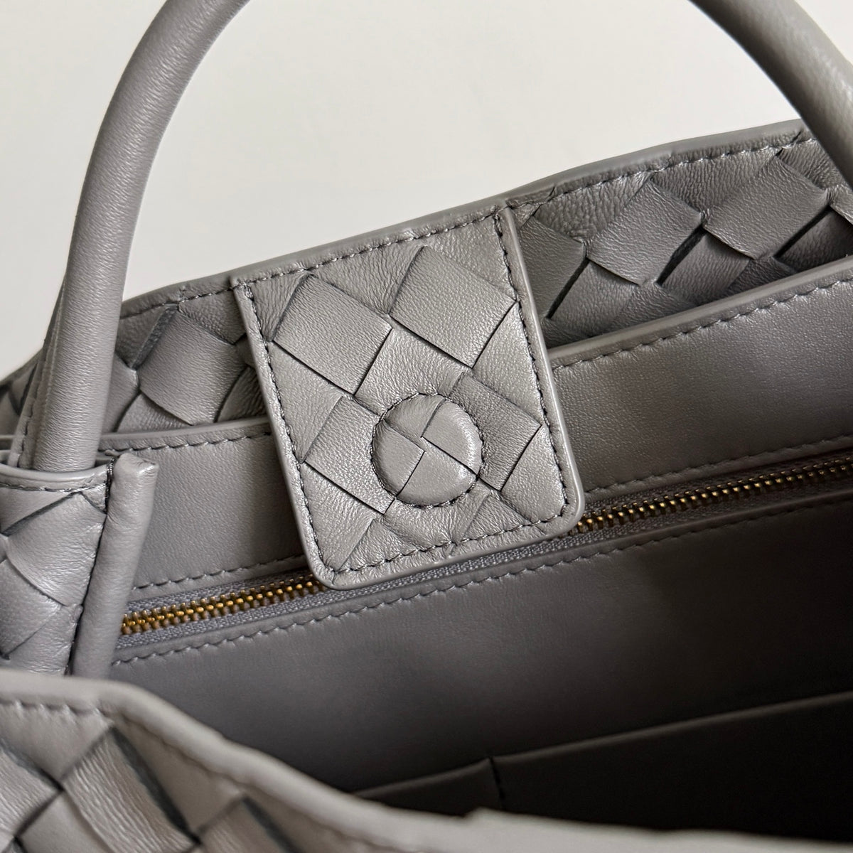 Bottega Veneta 743572 White Designer Handbag - detail image 8