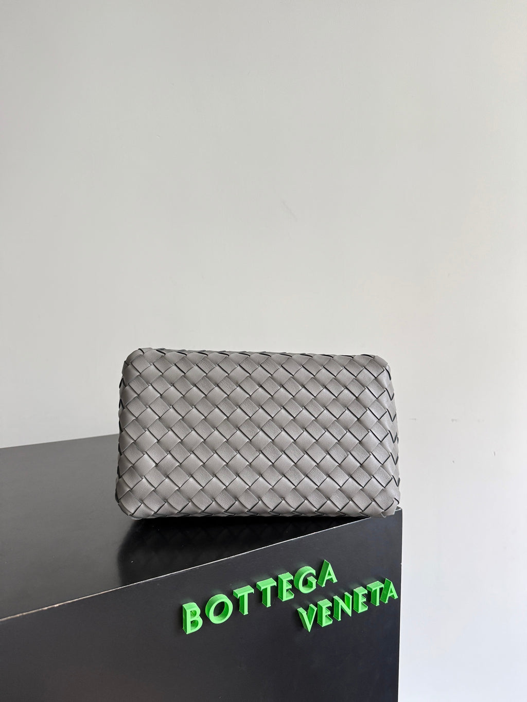 Bottega Veneta 835921 Black Designer Handbag - detail image 4