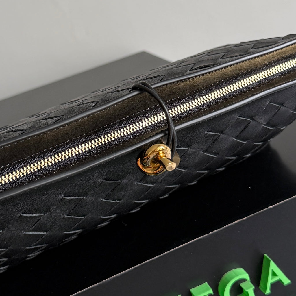Bottega Veneta 876344 Black Pouch Bag - detail image 4