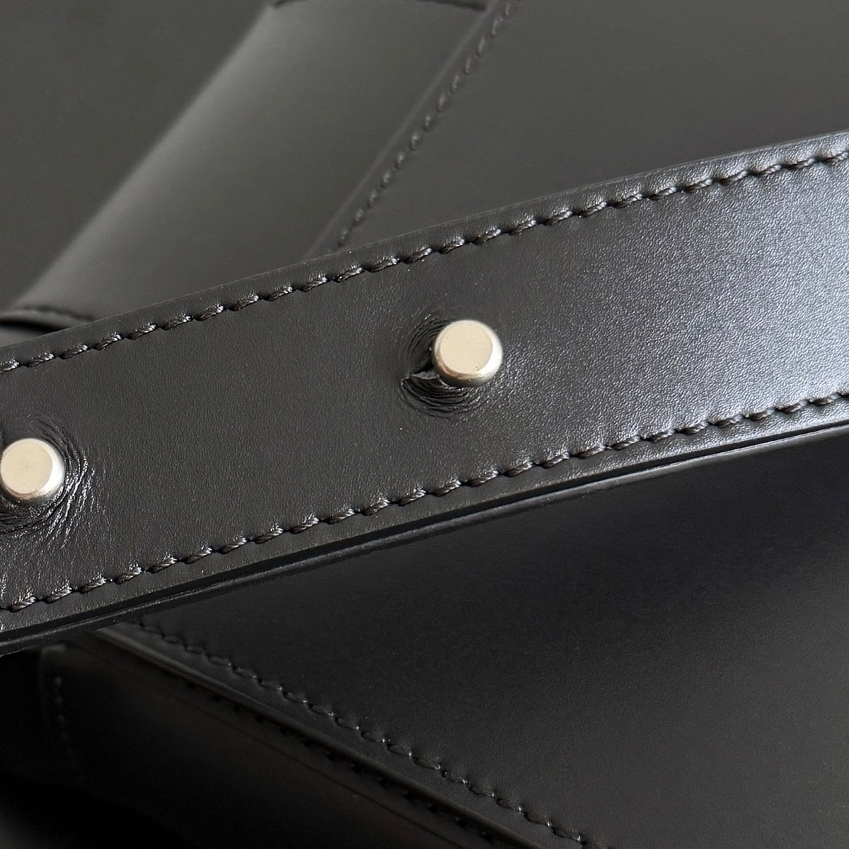 Bottega Veneta 867404 Black Designer Handbag Edition 3 - detail image 4