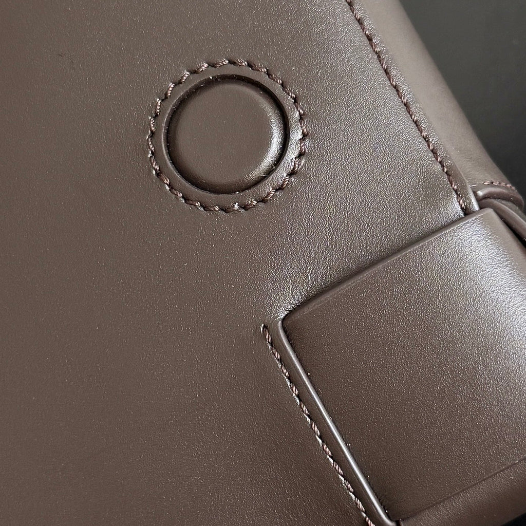 Bottega Veneta 867404 Black Designer Handbag Edition 2 - detail image 5