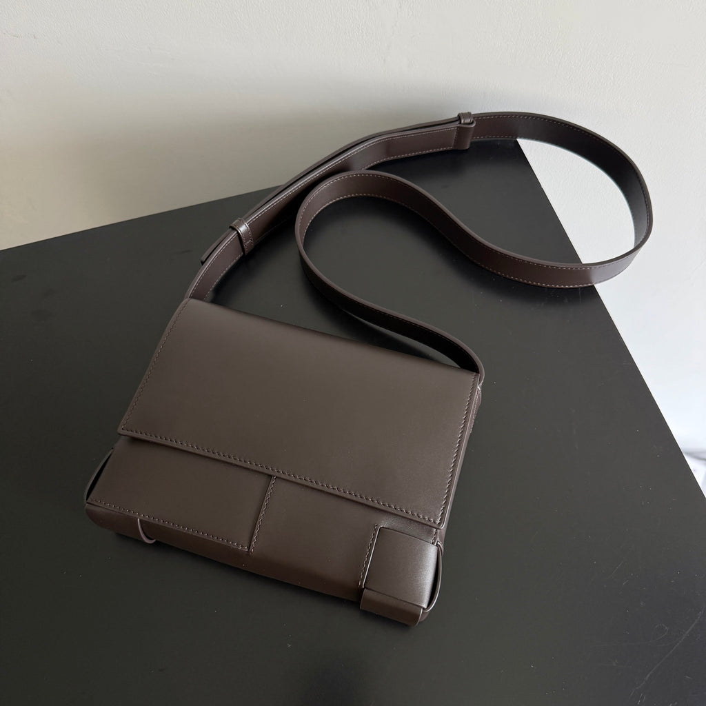 Bottega Veneta 867404 Black Designer Handbag Edition 2 - detail image 4