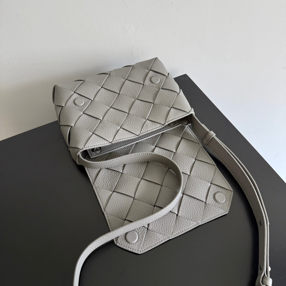 Bottega Veneta 795637 Black Designer Handbag Edition 2 - detail image 6