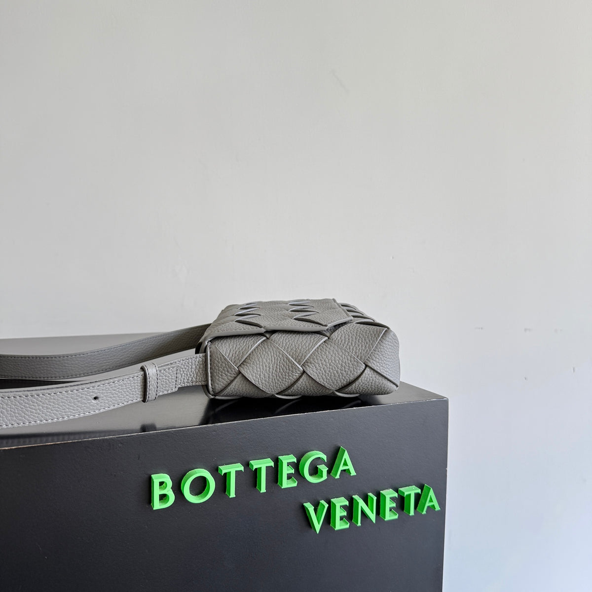 Bottega Veneta 795637 Black Designer Handbag Edition 2 - detail image 2