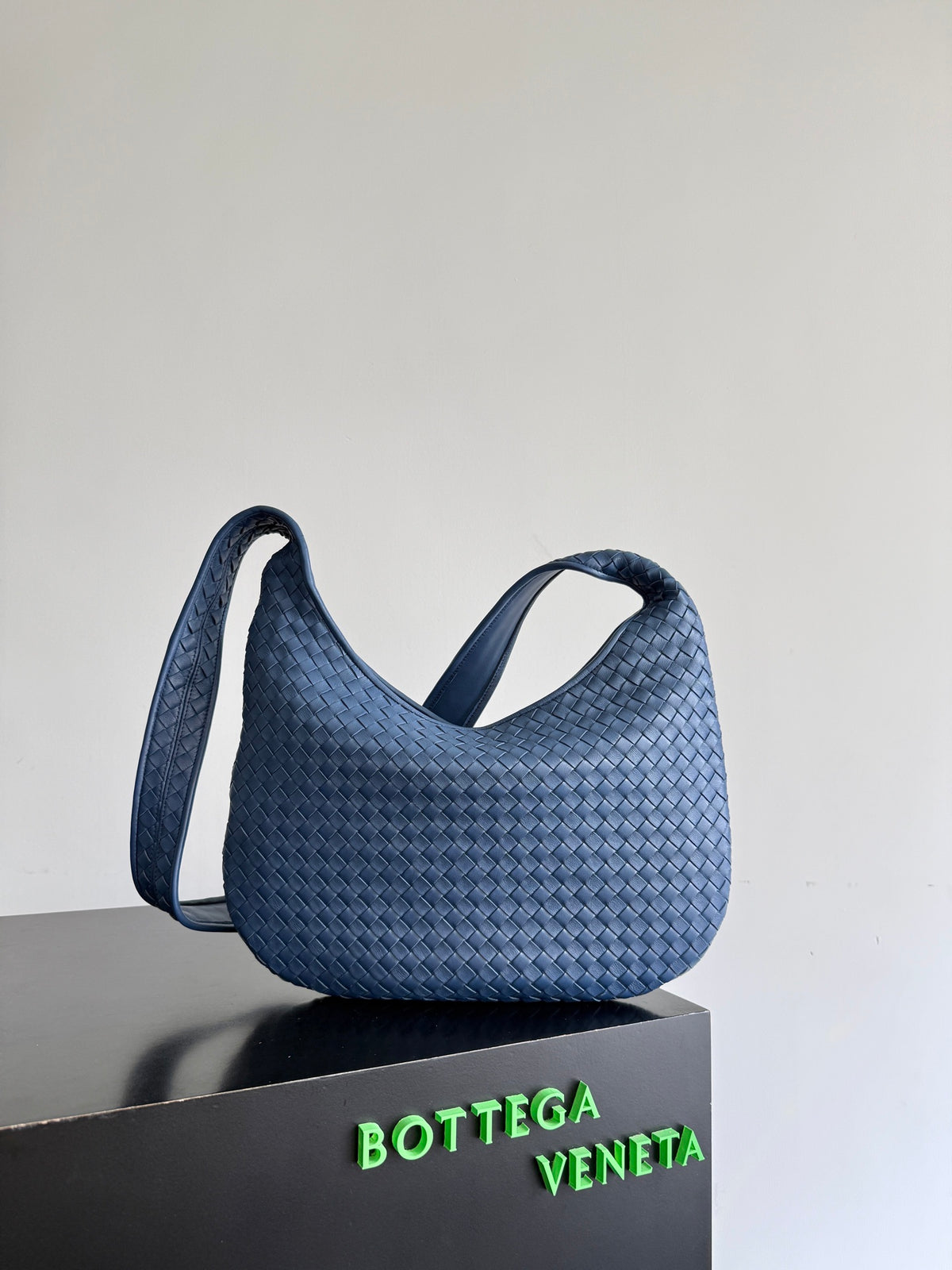 Bottega Veneta 826877 Blue Designer Handbag