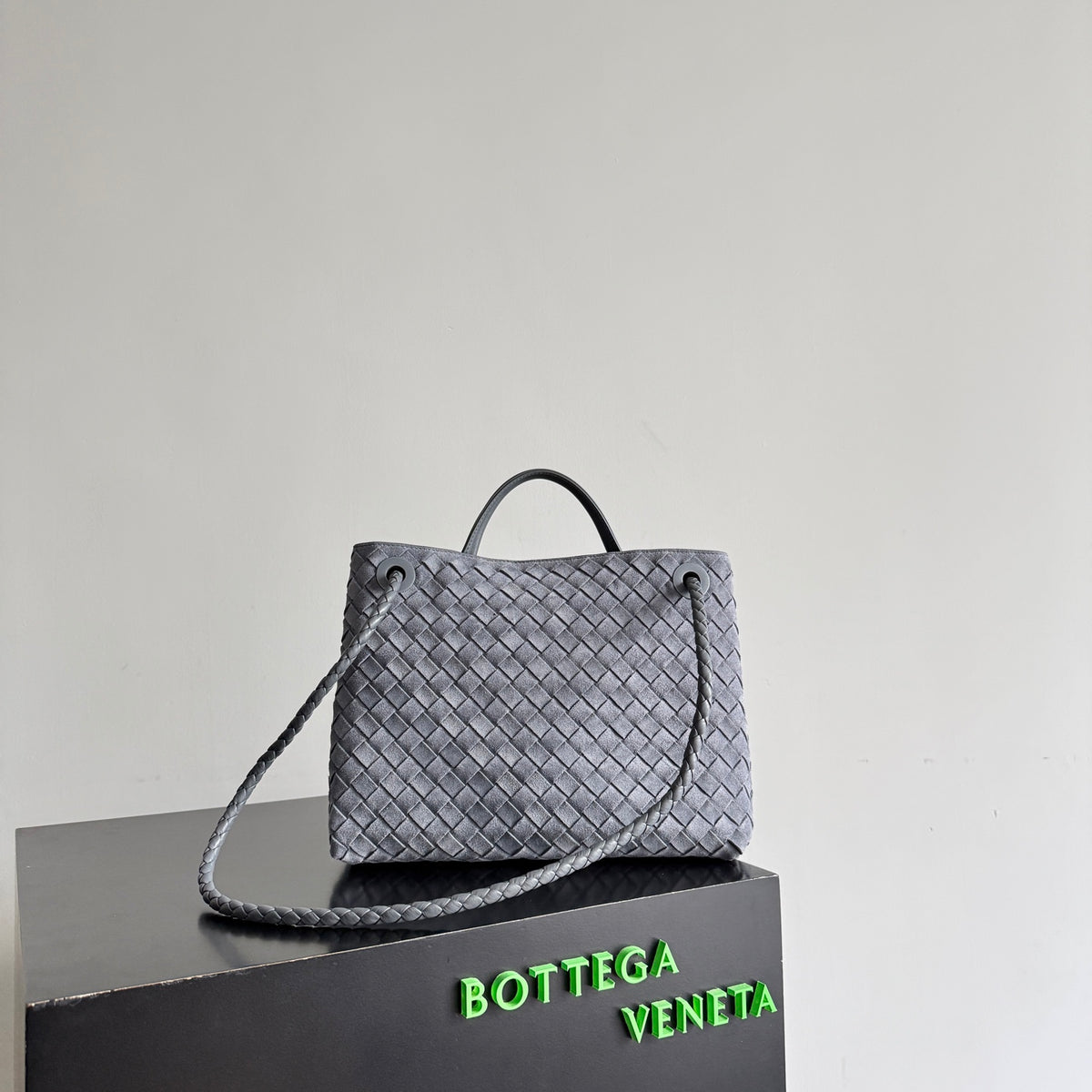 Bottega Veneta 743572 White Designer Handbag Edition 2 - detail image 4