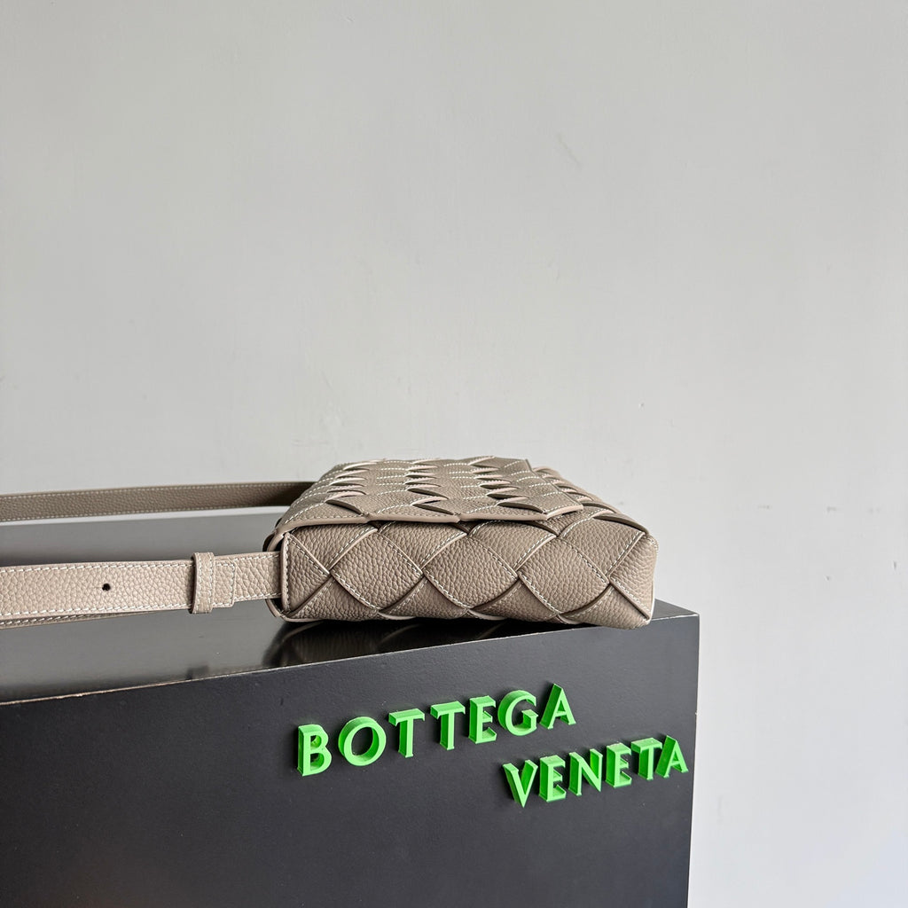 Bottega Veneta 815796 Gray Designer Handbag - detail image 3