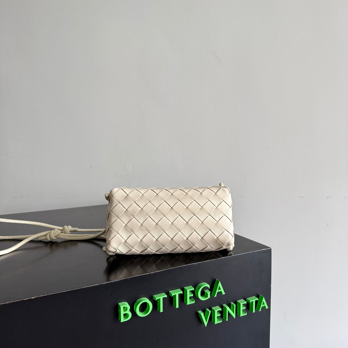 Bottega Veneta 794258 Black Pouch Bag - detail image 3